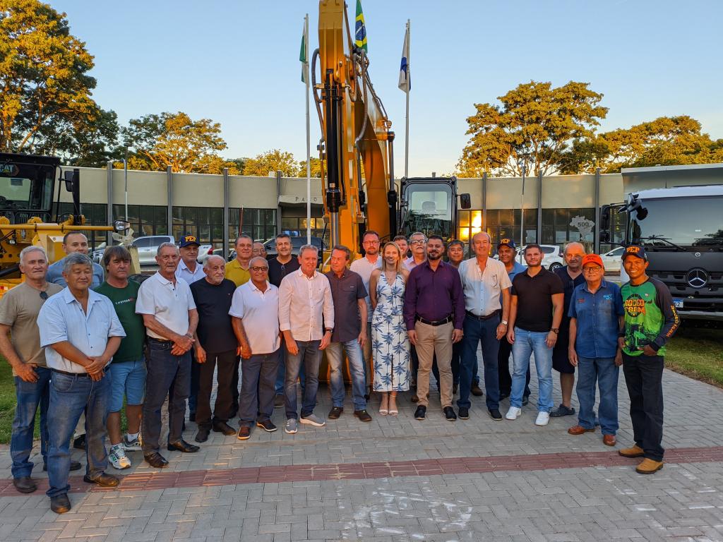 Nova Esperança recebe maquinários e reforça infraestrutura rural com apoio do Governo do Estado