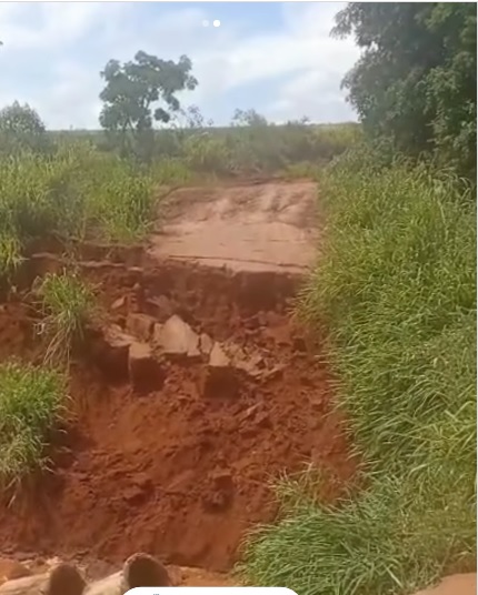 Chuvas fortes interditam Estrada Funda na divisa entre Nova Esperança e Cruzeiro do Sul