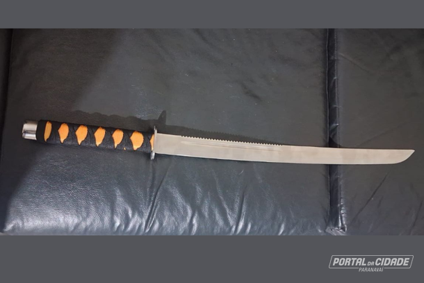 PM apreende 'katana' e detém homem após ameaça em lanchonete de Alto Paraná