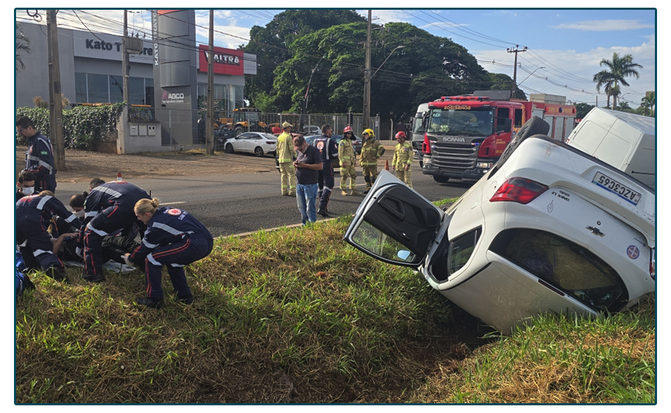 CAPOTAMENTO NA PR-317 EM MARINGÁ DEIXA MULHER FERIDA E MOBILIZA SOCORRO.