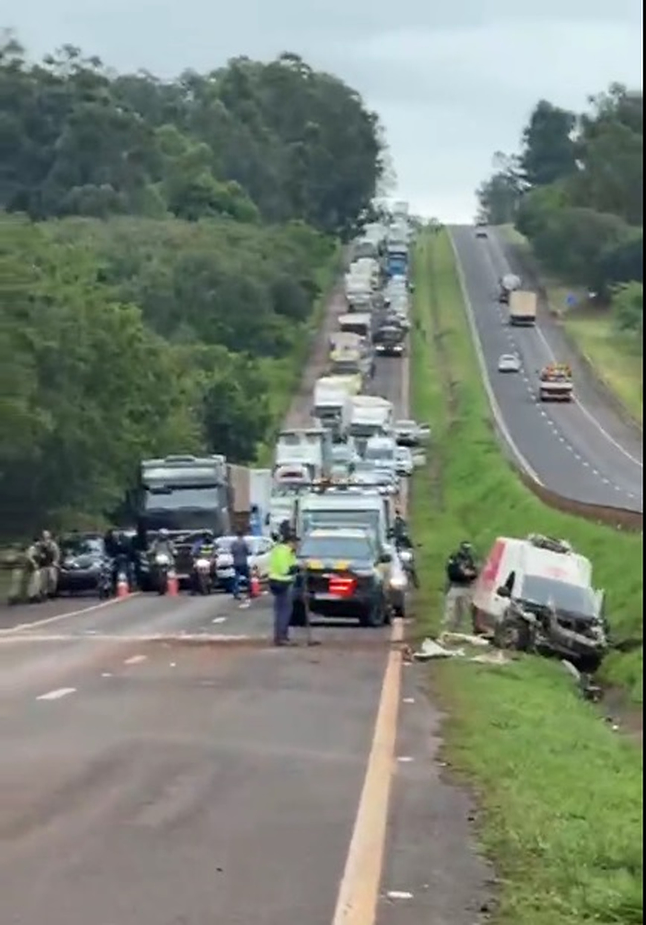 Acidente na BR-376 entre Alto Paraná e Nova Esperança deixa duas pessoas feridas